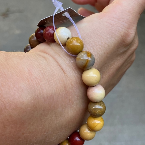 Elastic Shiny Mookaite Jasper Bracelet - Picture 4 of 6